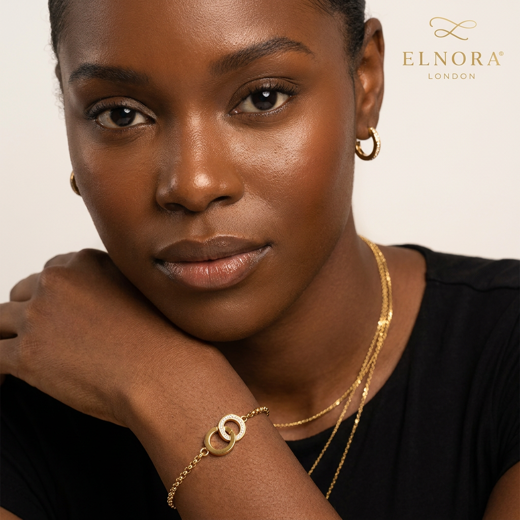 Model wearing the Evelyn Unity Set